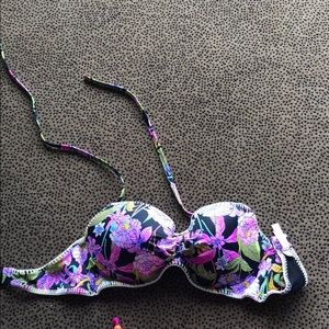 Victoria secret bikini top size  36 d